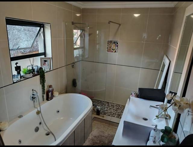 5 BEDROOM HOUSE FOR SALE IN AMBERFIELD HEIGHTS